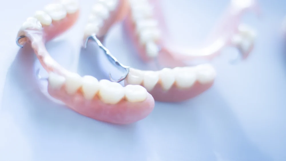 قیمت دندان مصنوعی در محلات